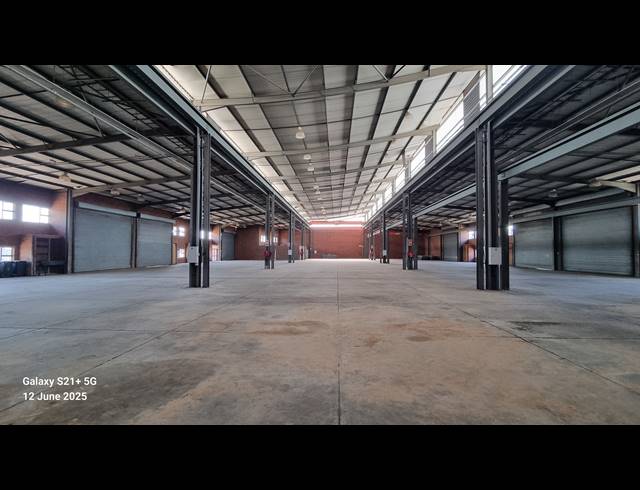 2,496M² WAREHOUSE TO LET IN HUGHES
